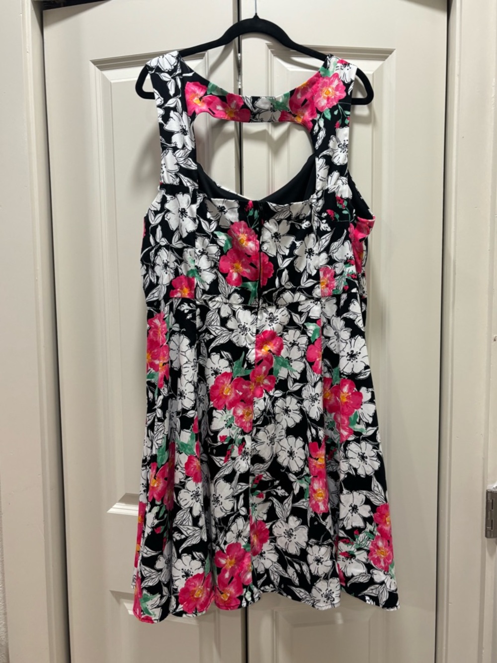 TORRID Sz 22 Sweetheart Neckline Sleeveless Black & White Floral Dress - Picture 4 of 13